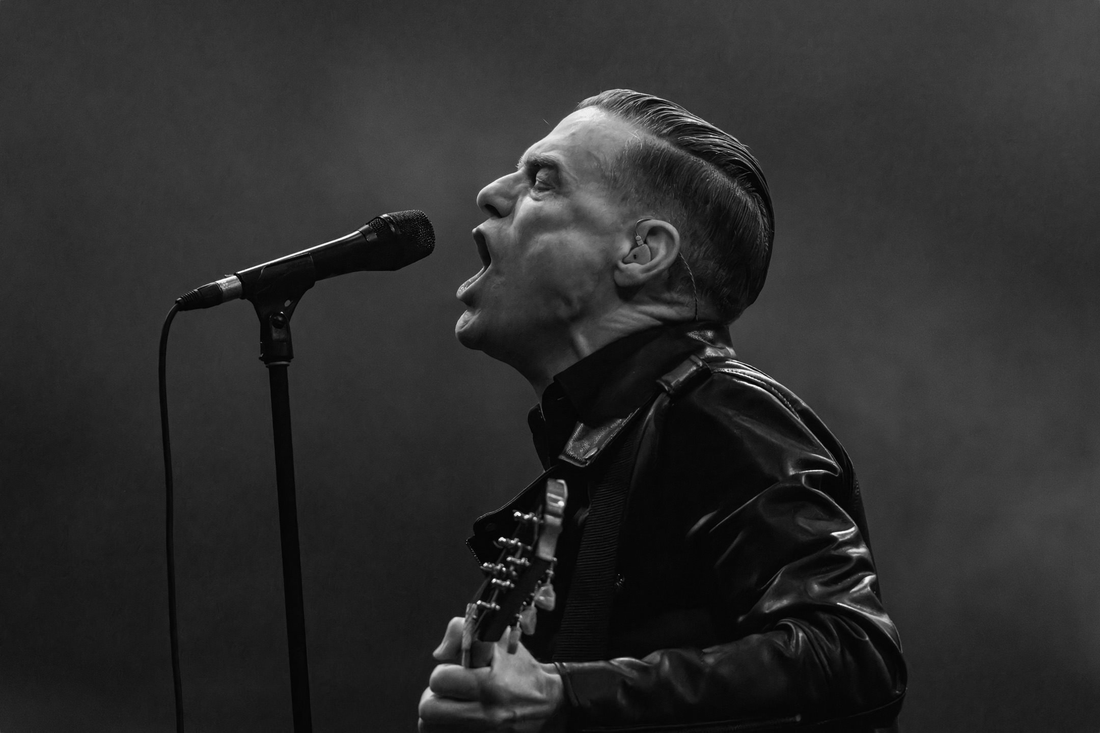 Bryan Adams Bryan Adams 120322 WOX1249